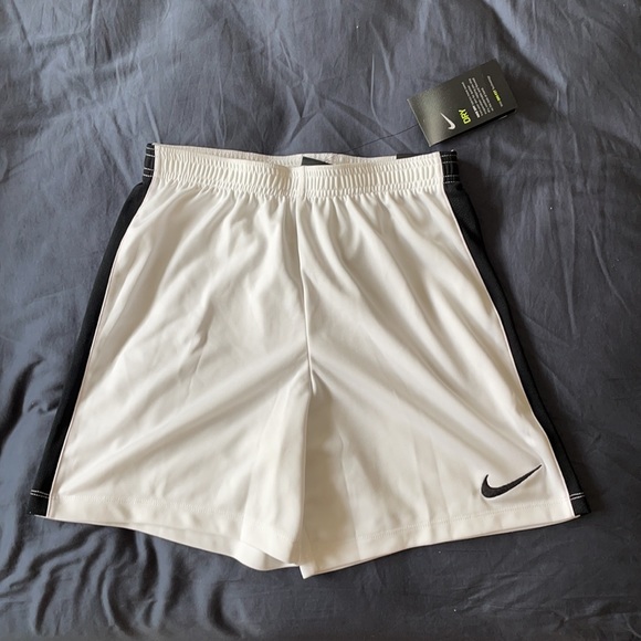 Nike Youth dry academy shirt and shorts set in Size L youth unisex BNWT - Picture 3 of 5